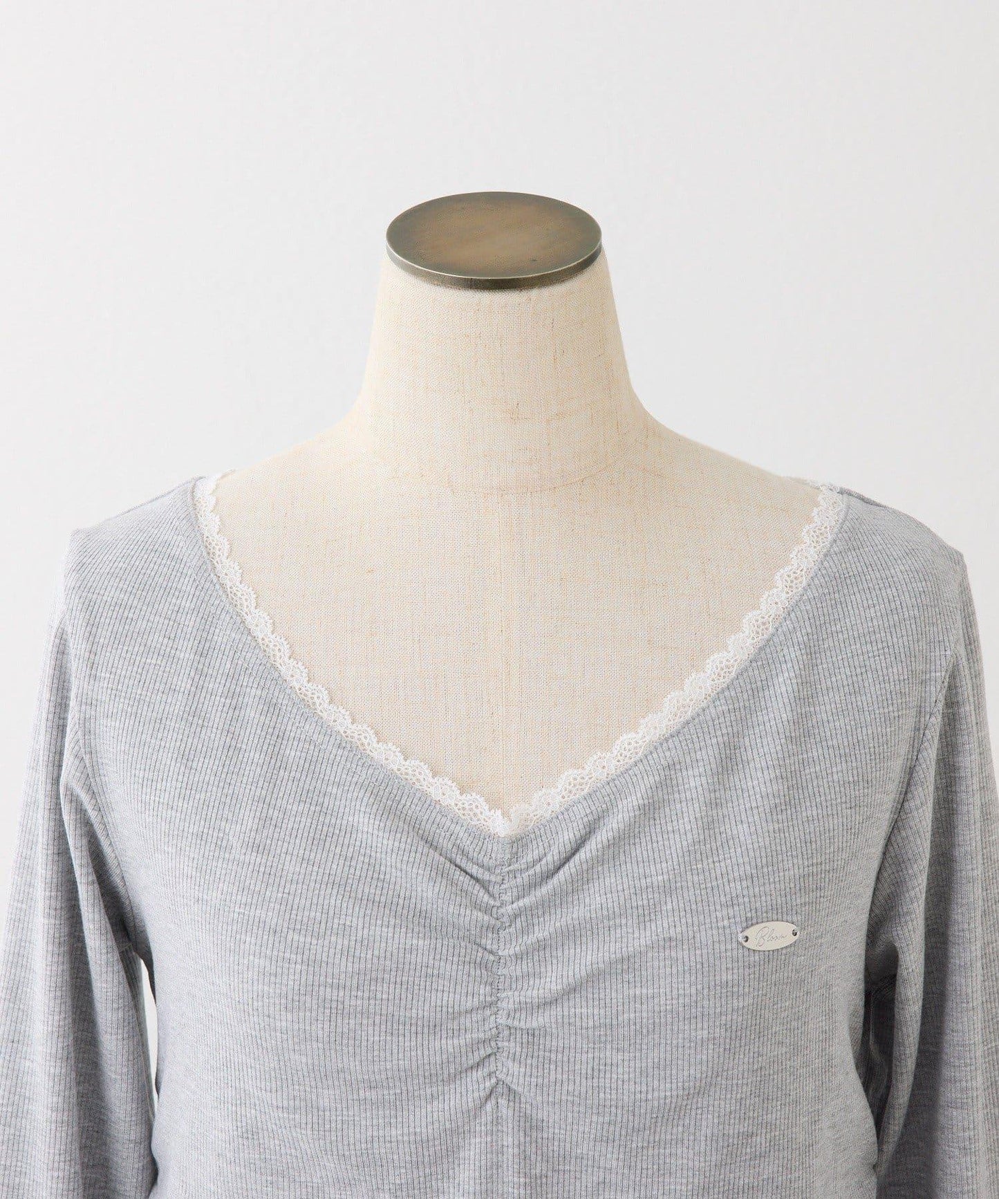 金屬裝飾前抽褶上衣