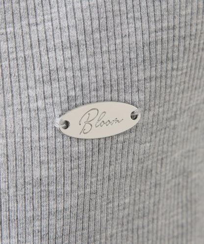 金屬裝飾前抽褶上衣