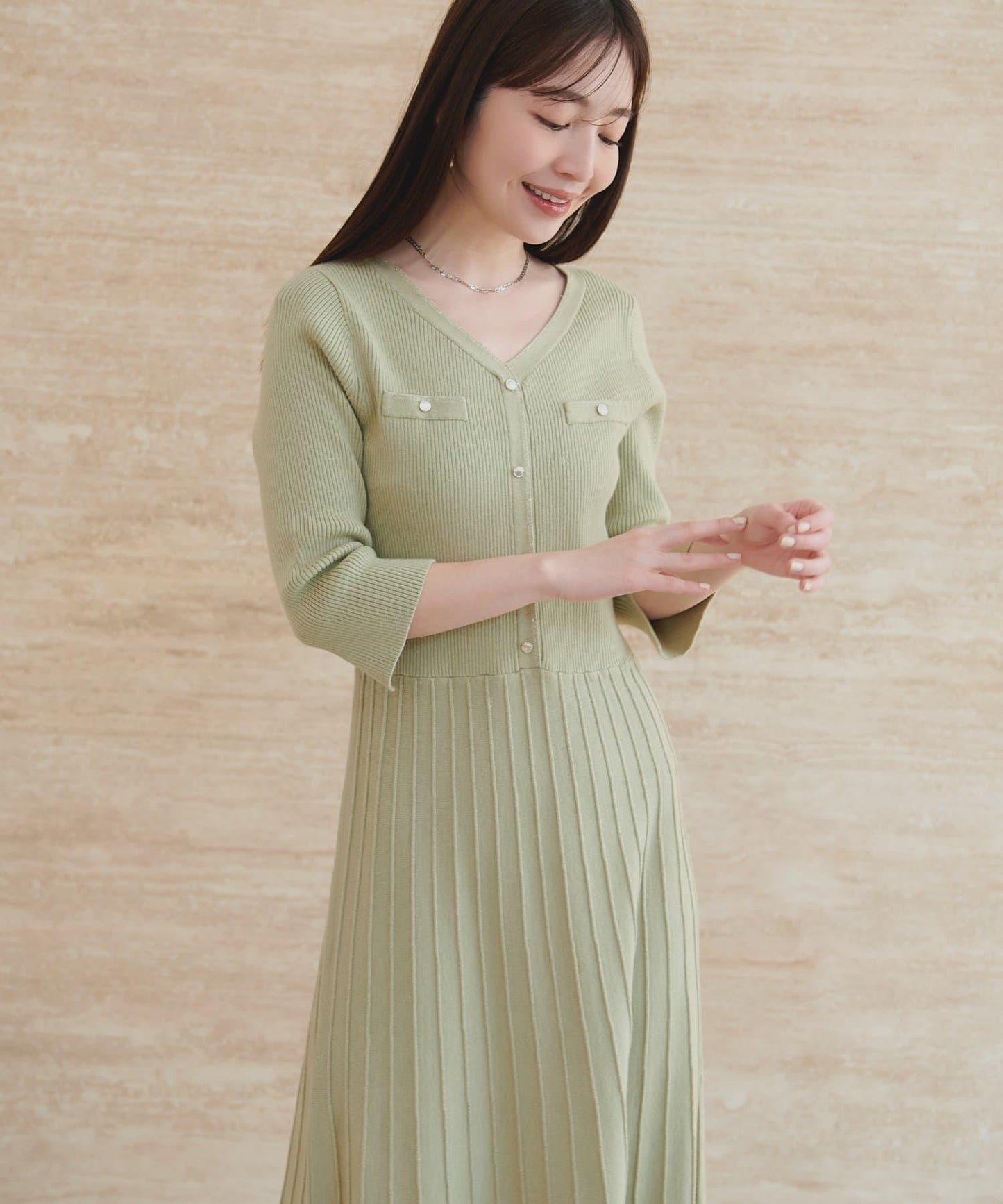 亮片褶皺針織連衣裙