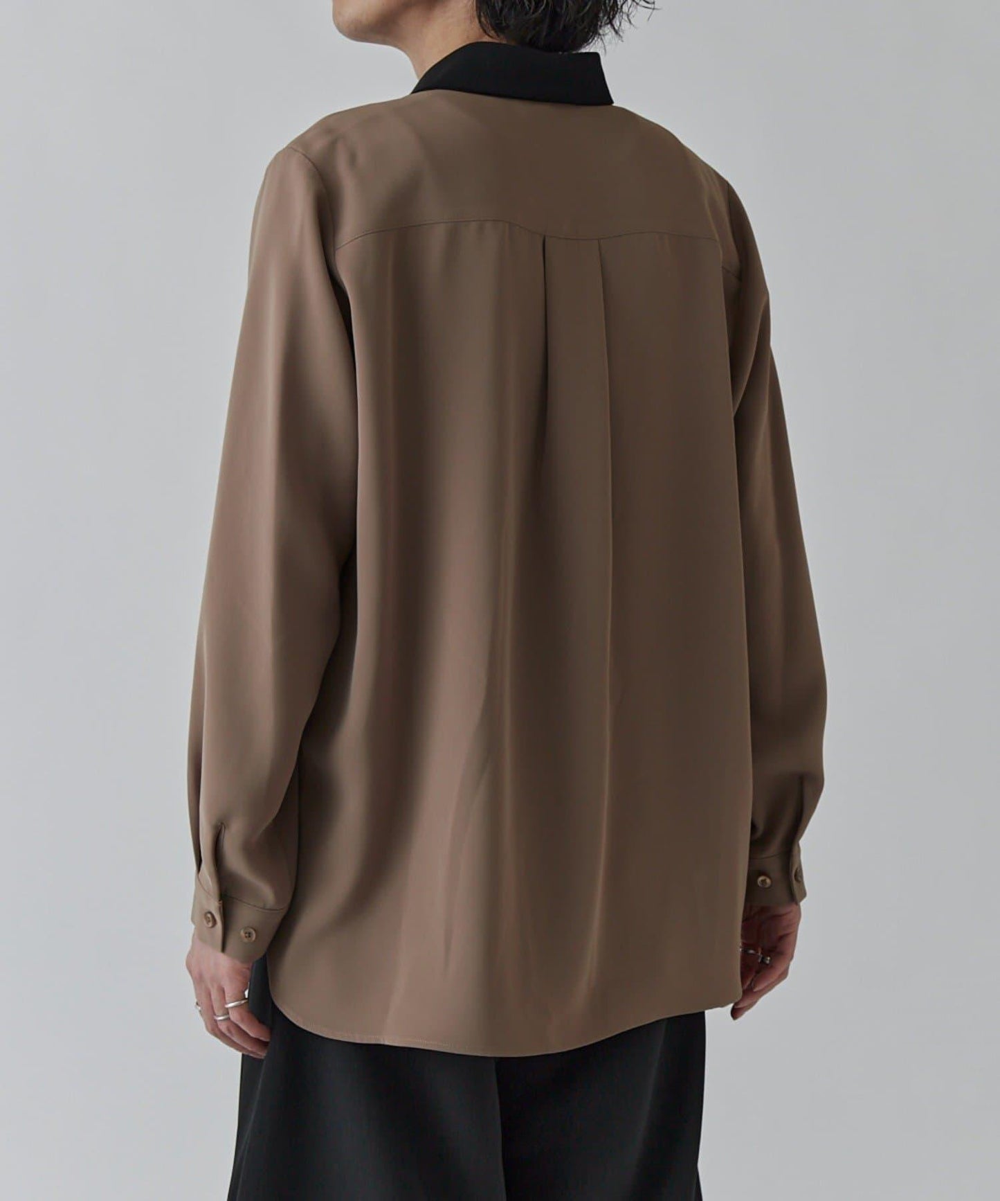 柔軟觸感拼色領襯衫