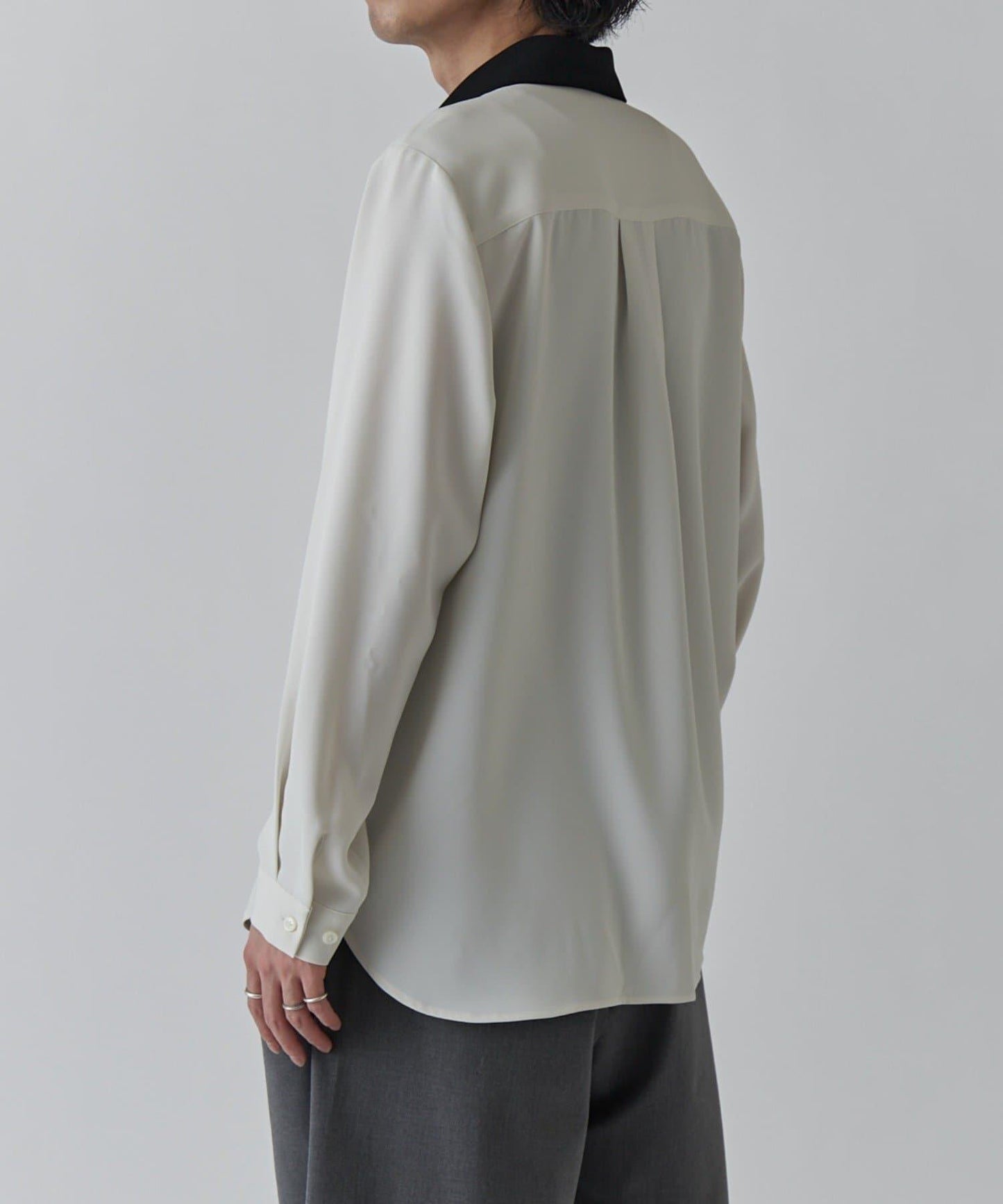 柔軟觸感拼色領襯衫