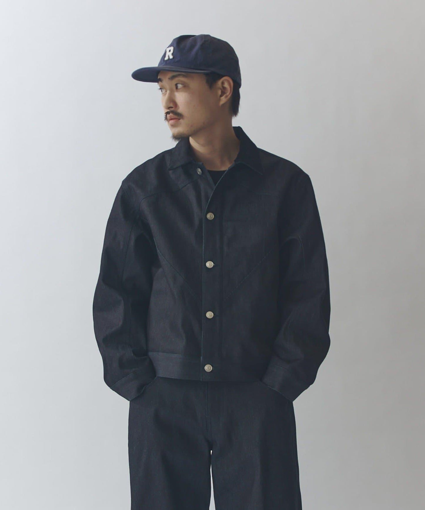 剛挺方廓形 牛仔材質 牛仔夾克