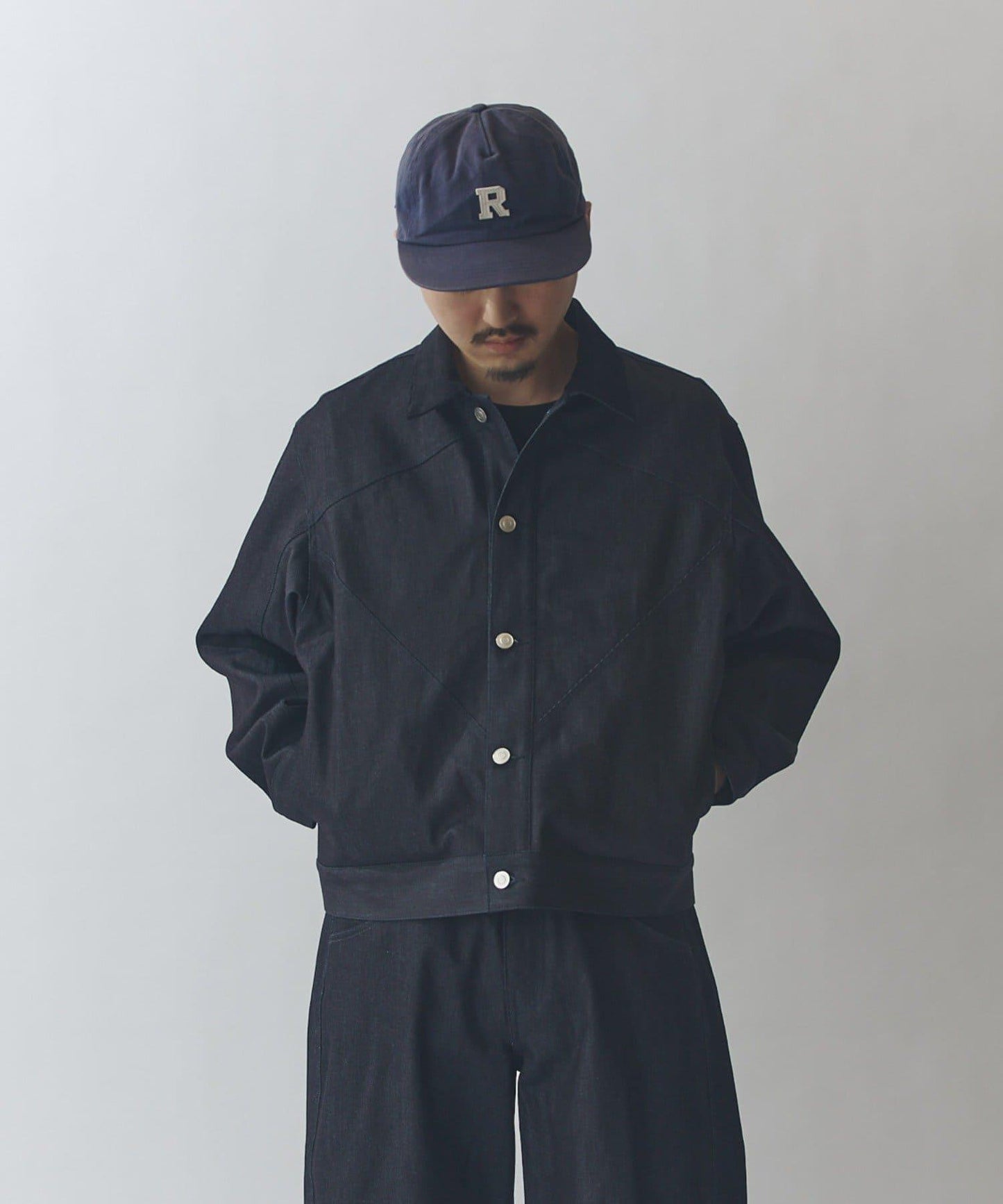 剛挺方廓形 牛仔材質 牛仔夾克