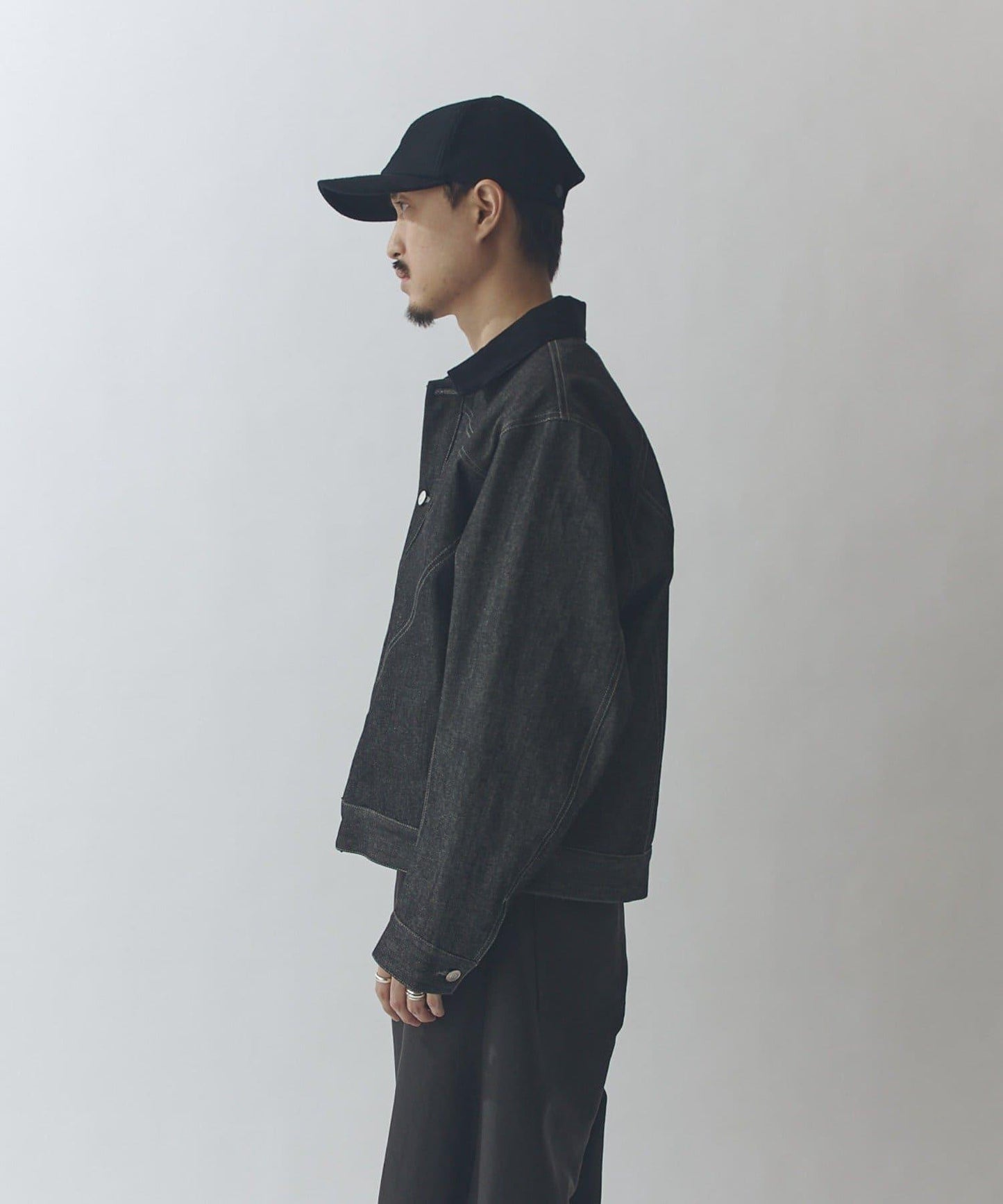 剛挺方廓形 牛仔材質 牛仔夾克