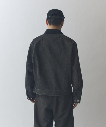 剛挺方廓形 牛仔材質 牛仔夾克