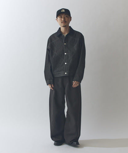 剛挺方廓形 牛仔材質 牛仔夾克