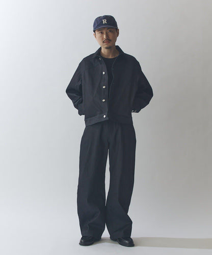 剛挺方廓形 牛仔材質 牛仔夾克