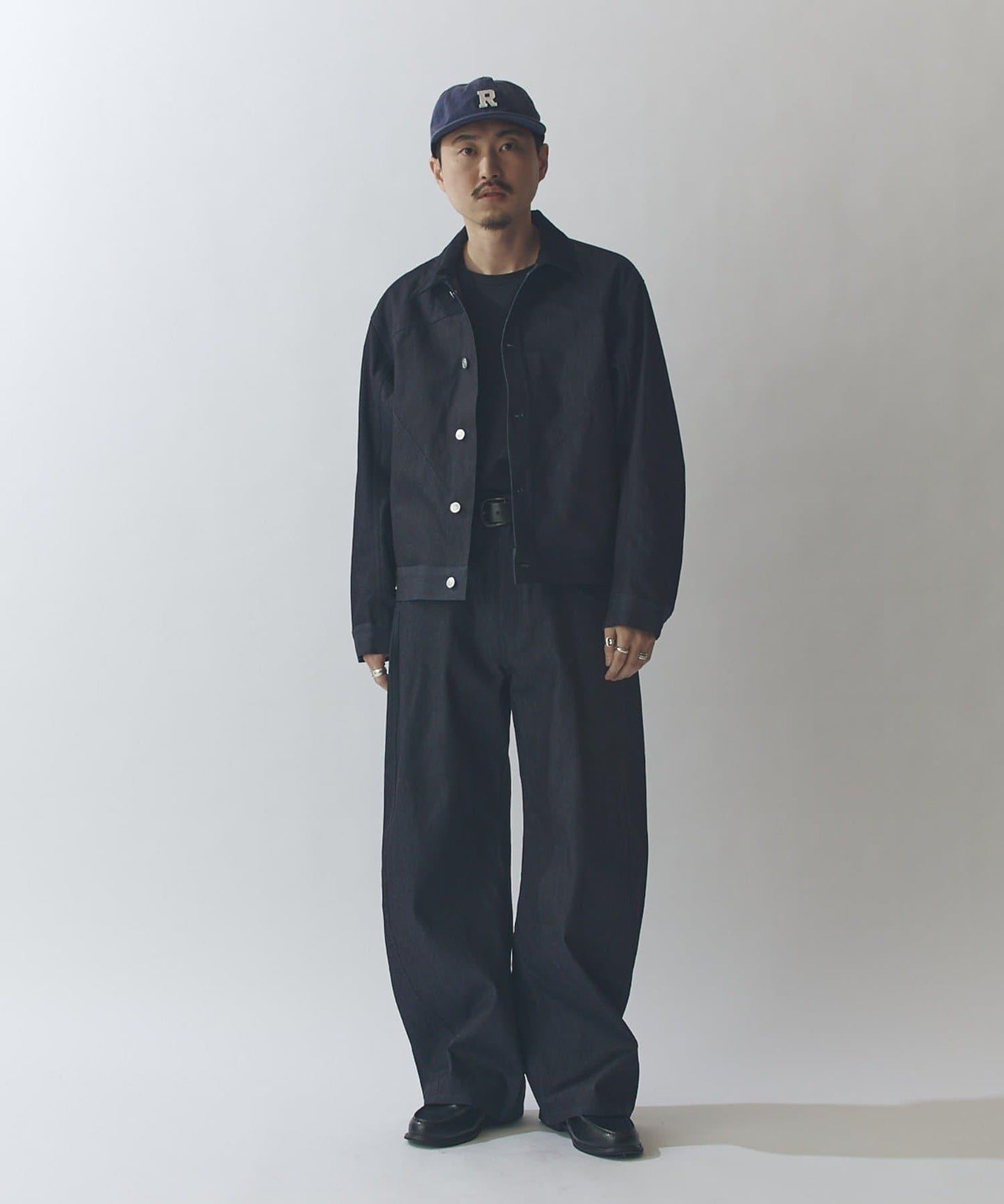 剛挺方廓形 牛仔材質 牛仔夾克