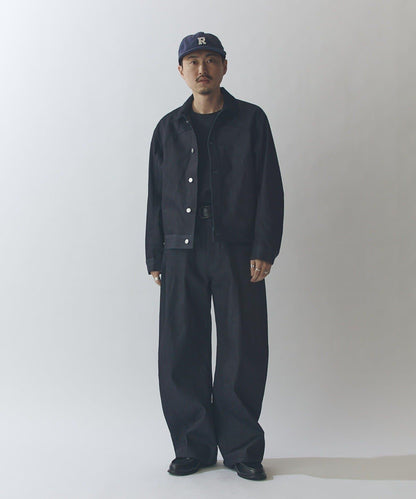 剛挺方廓形 牛仔材質 牛仔夾克