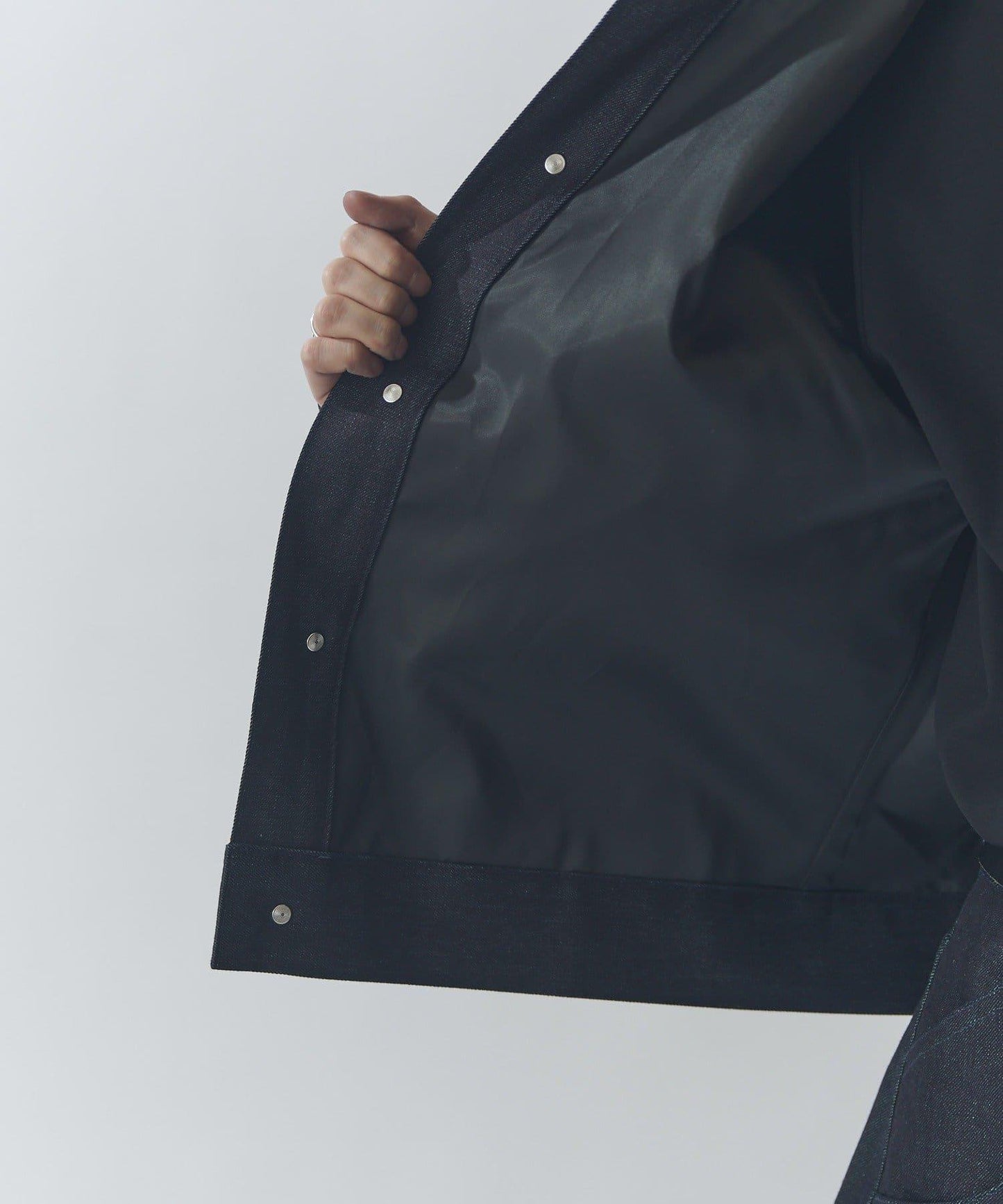 剛挺方廓形 牛仔材質 牛仔夾克