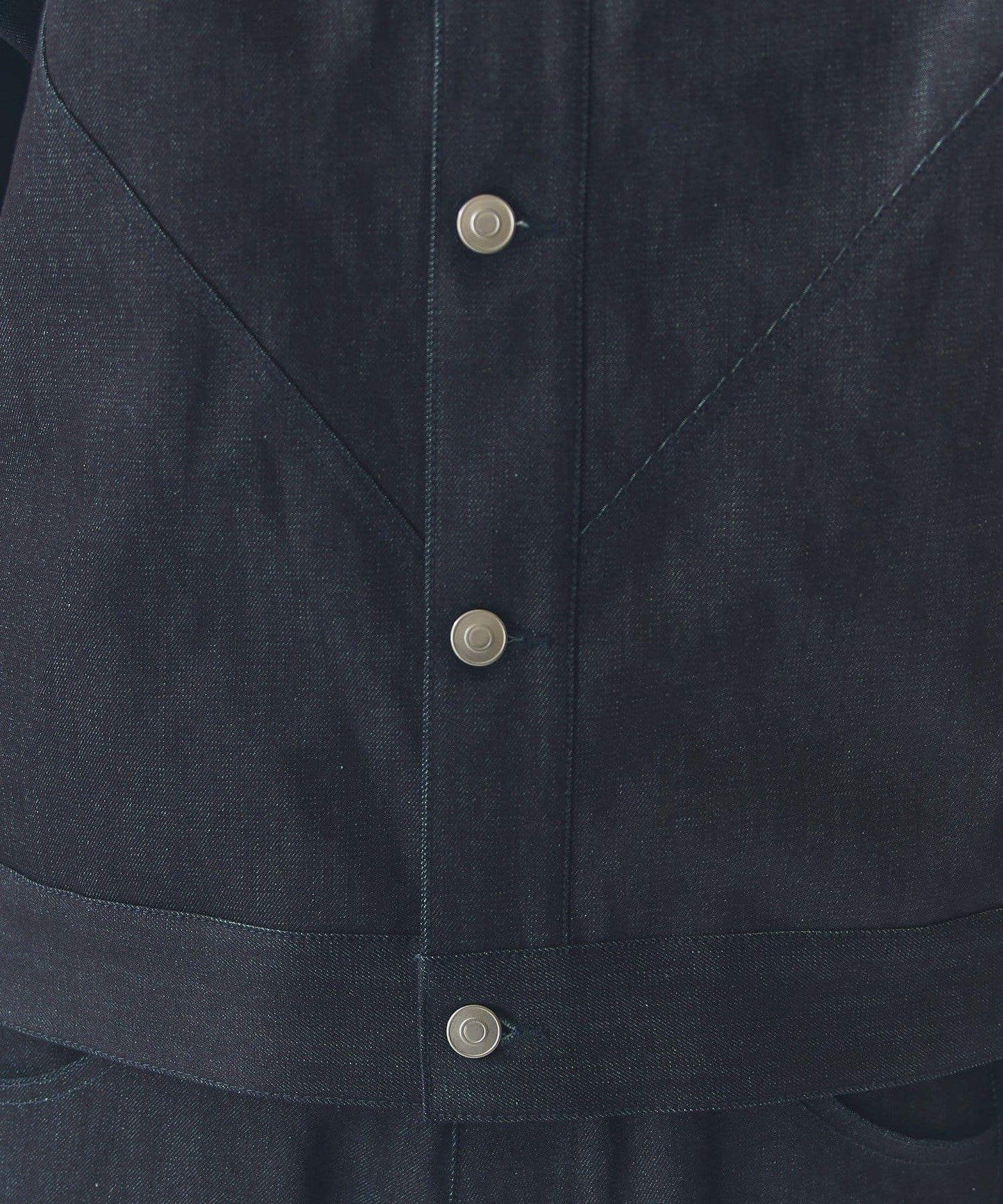 剛挺方廓形 牛仔材質 牛仔夾克