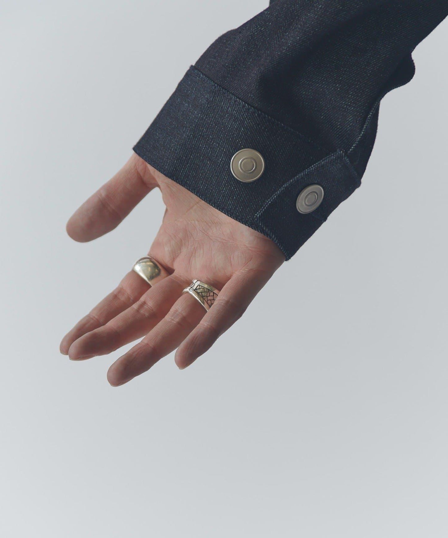 剛挺方廓形 牛仔材質 牛仔夾克