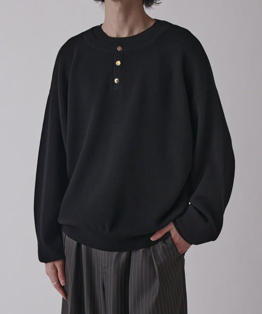 疊穿設計亨利領上衣