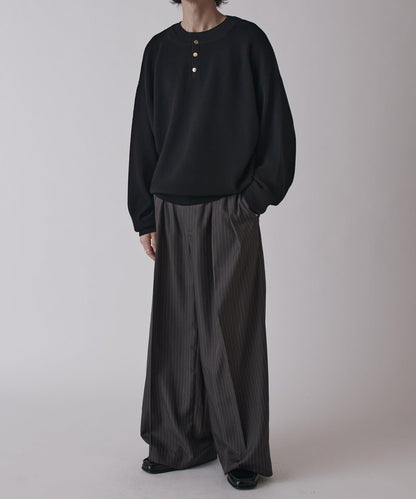 疊穿設計亨利領上衣