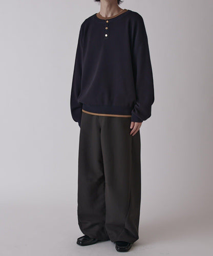 疊穿設計亨利領上衣