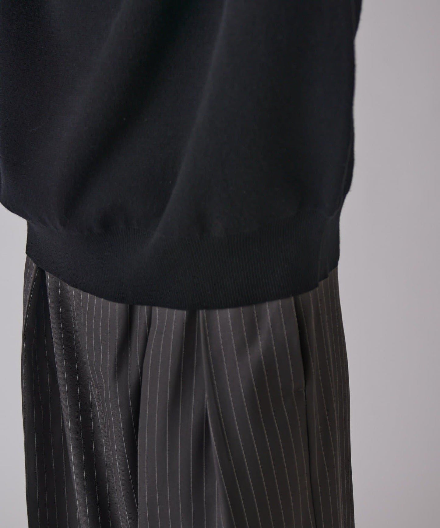 疊穿設計亨利領上衣