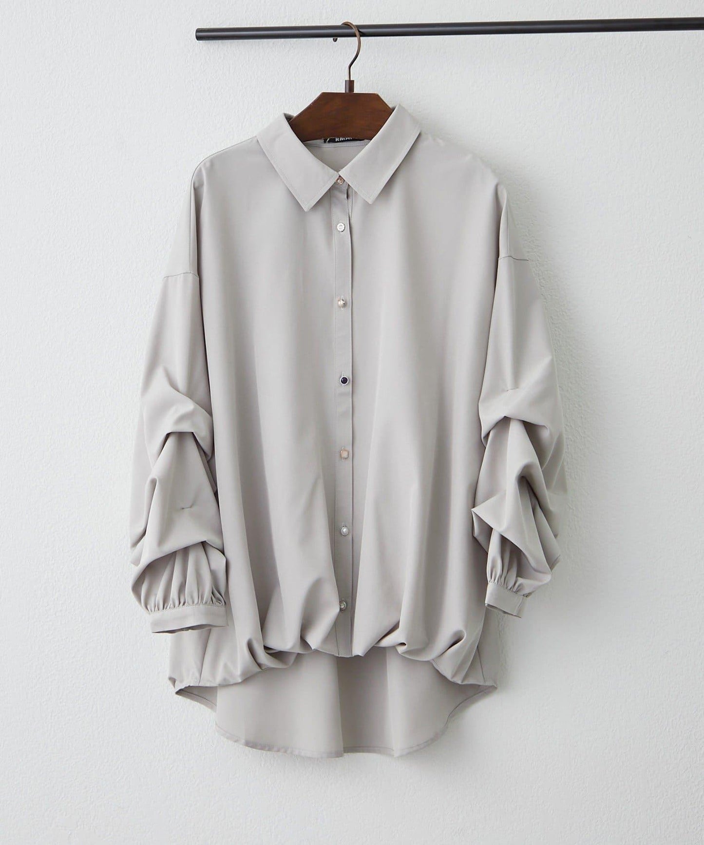 多款紐扣 層疊袖 竹筍褶 襯衫