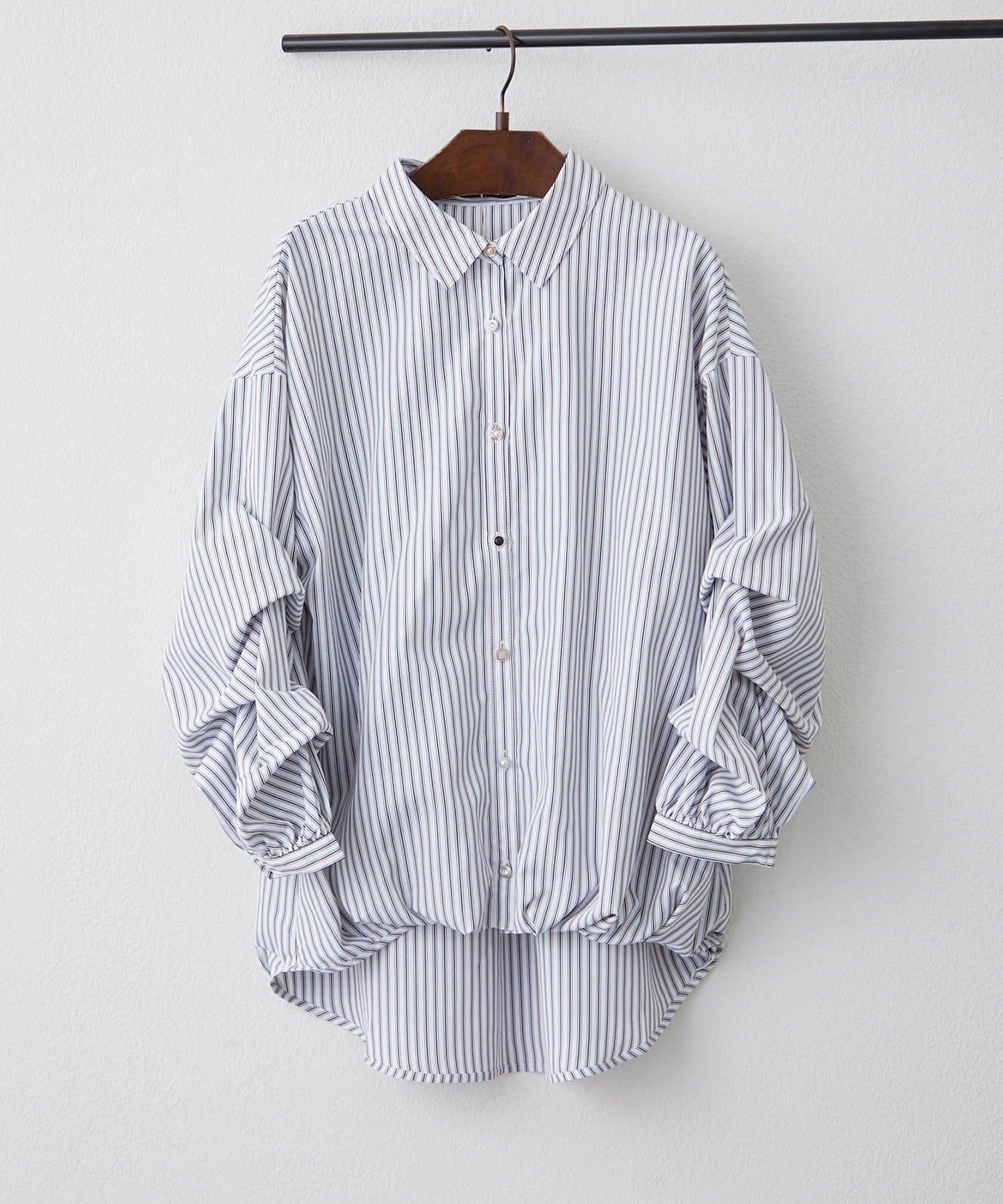 多款紐扣 層疊袖 竹筍褶 襯衫