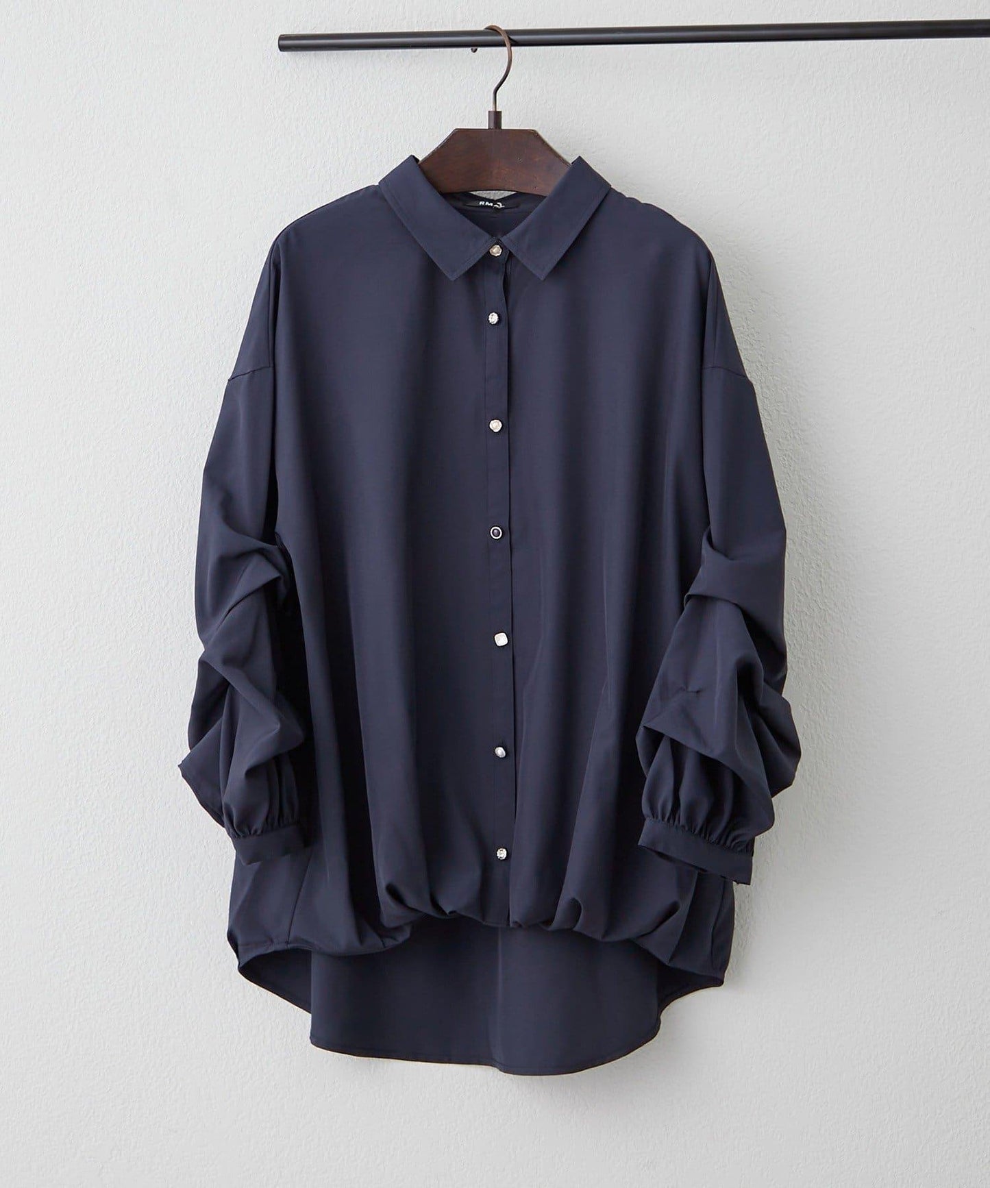 多款紐扣 層疊袖 竹筍褶 襯衫