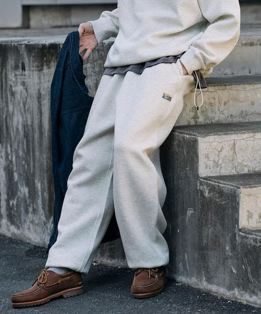 寬鬆版型 空氣層面料 單點Logo 抽繩 衛褲