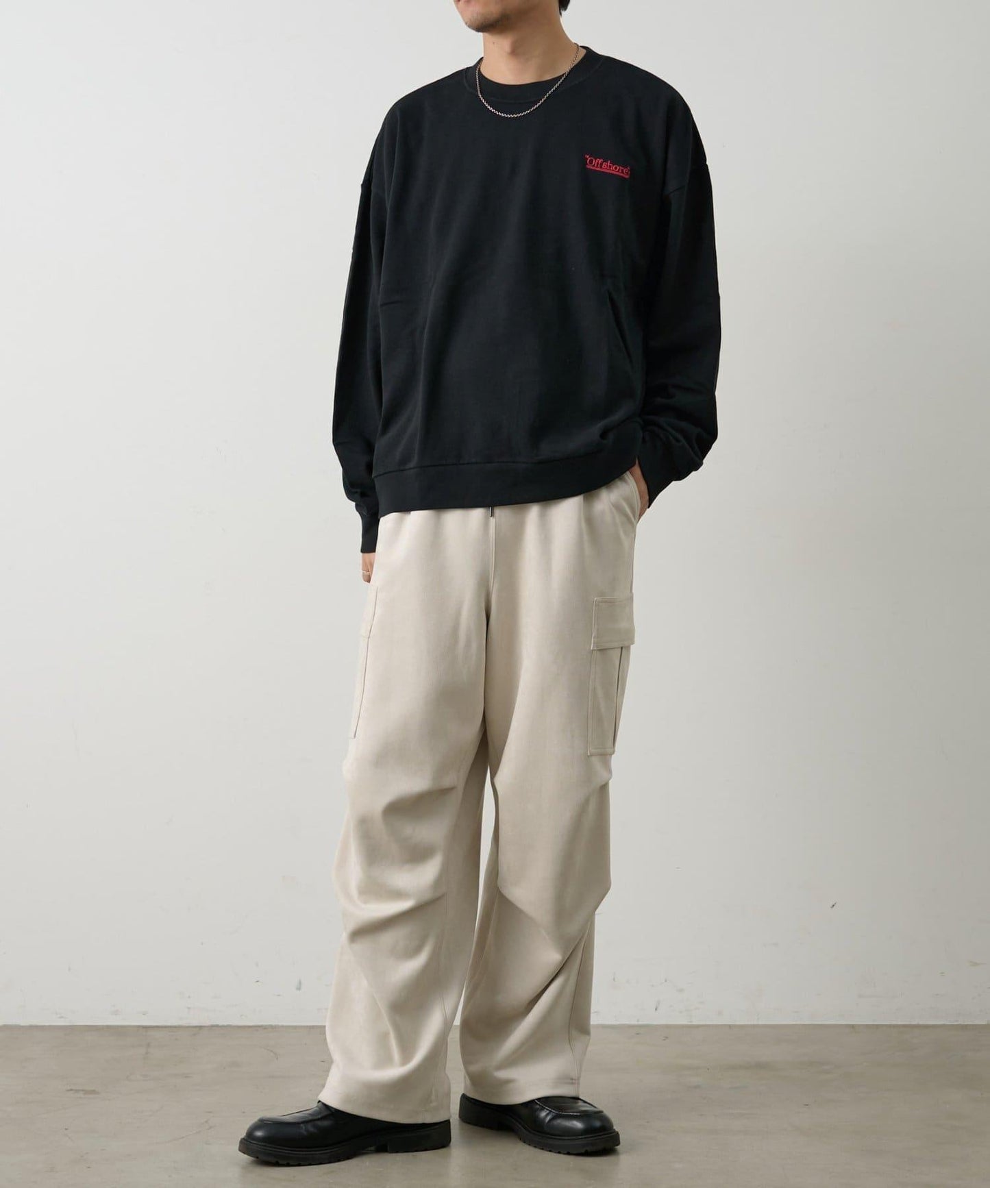 單點刺繡 圓領 衛衣