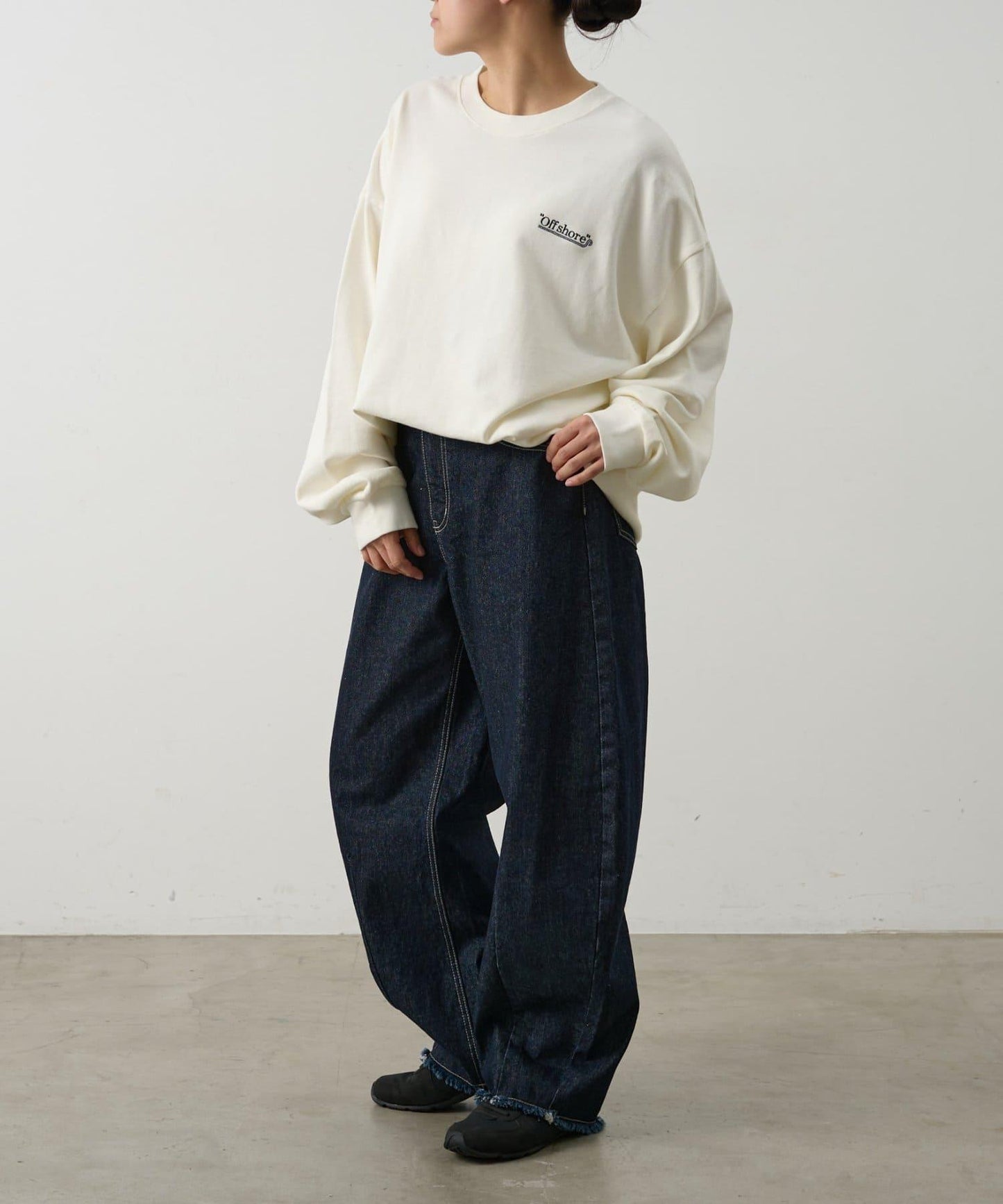 單點刺繡 圓領 衛衣