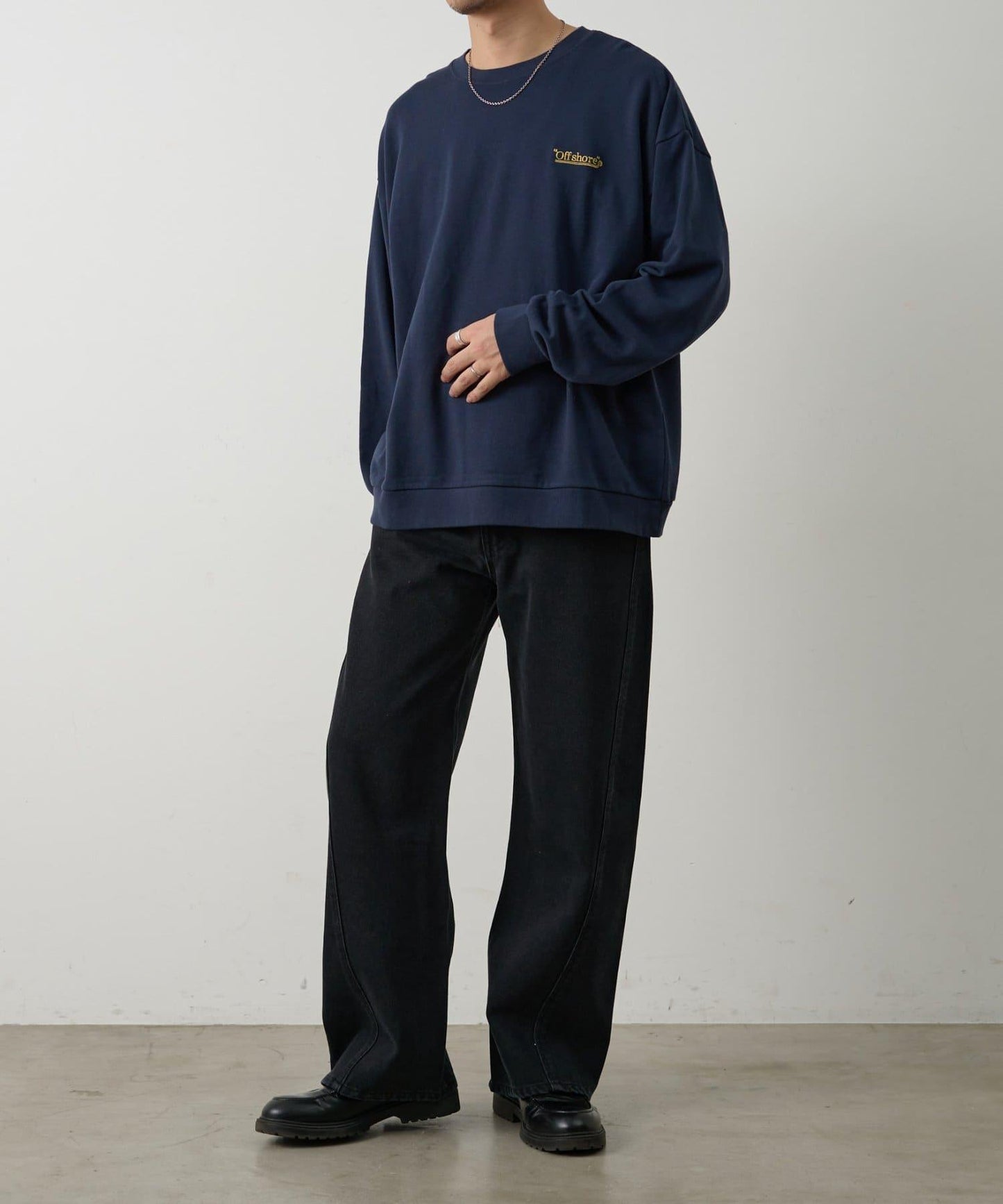 單點刺繡 圓領 衛衣