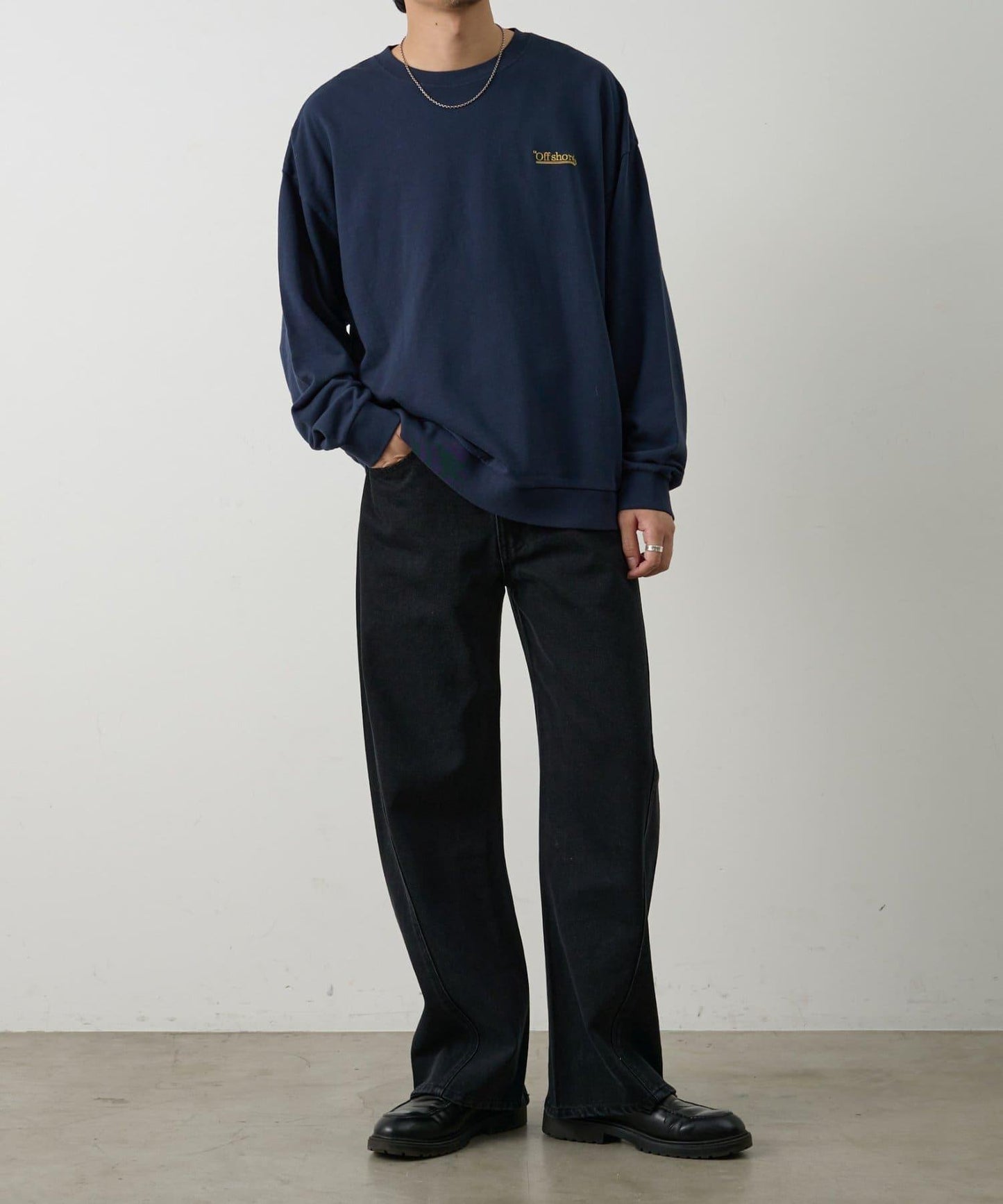 單點刺繡 圓領 衛衣