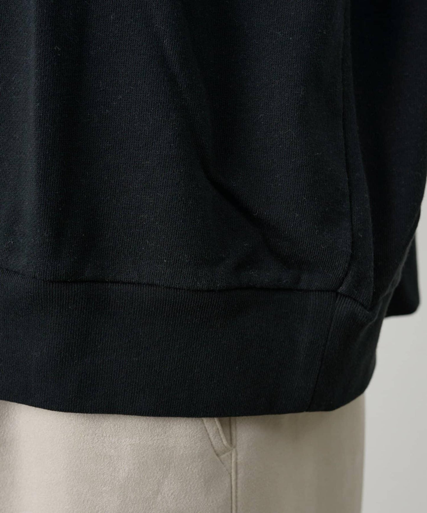 單點刺繡 圓領 衛衣