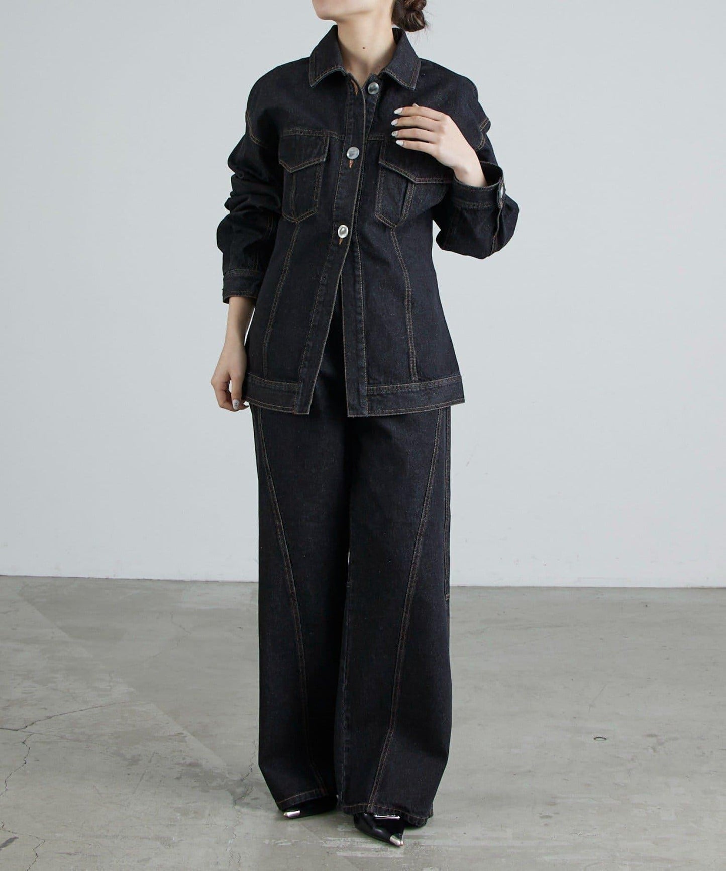 收腰設計牛仔夾克