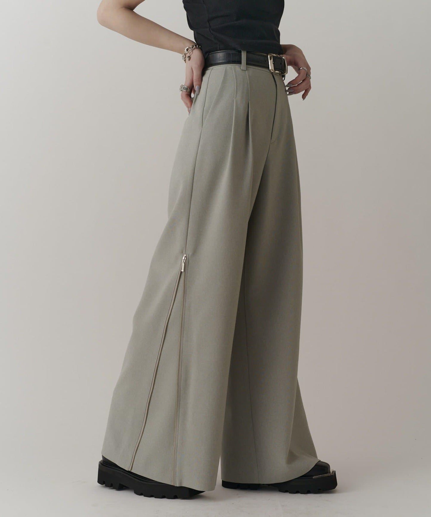 側邊拉鍊 闊腿喇叭 褲子