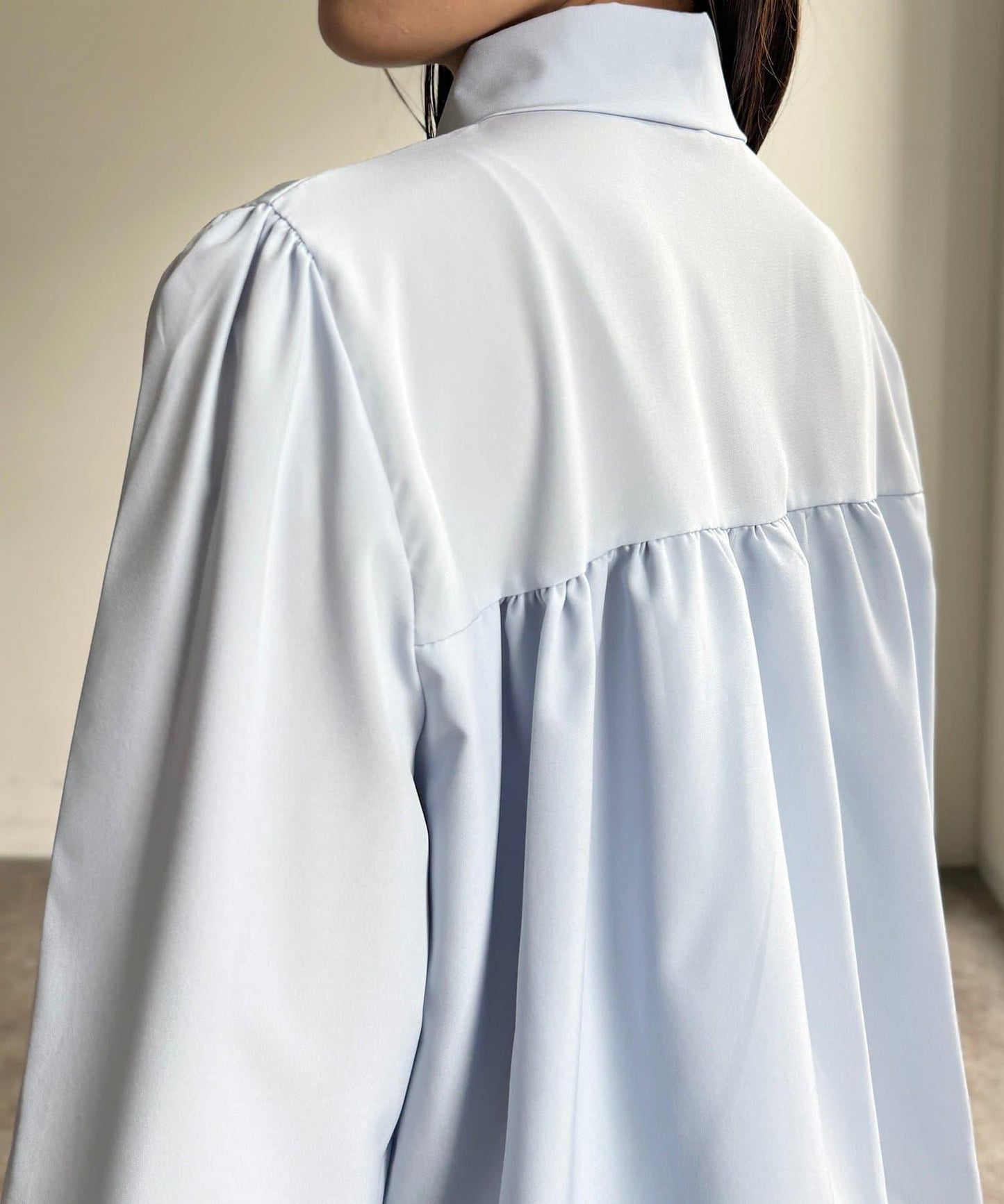 短款蓬鬆廓形襯衫