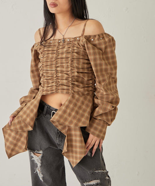 不對稱下襬 抽褶 一字肩 ASYM HEM GATHER OFF-SHOULDER BLOUSE 上衣