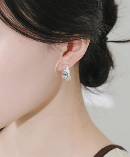 金屬寬版扭紋圓環耳飾