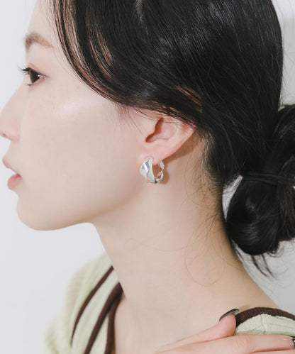 金屬寬版扭紋圓環耳飾