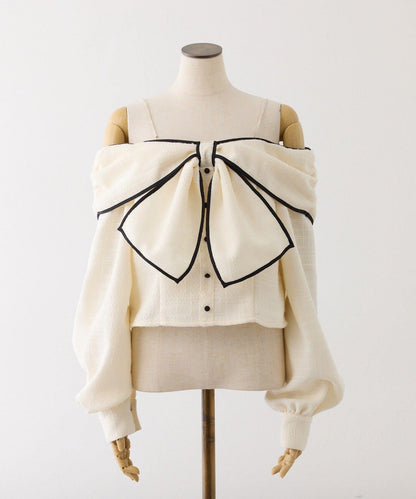 肩部亮飾蝴蝶結設計露肩上衣