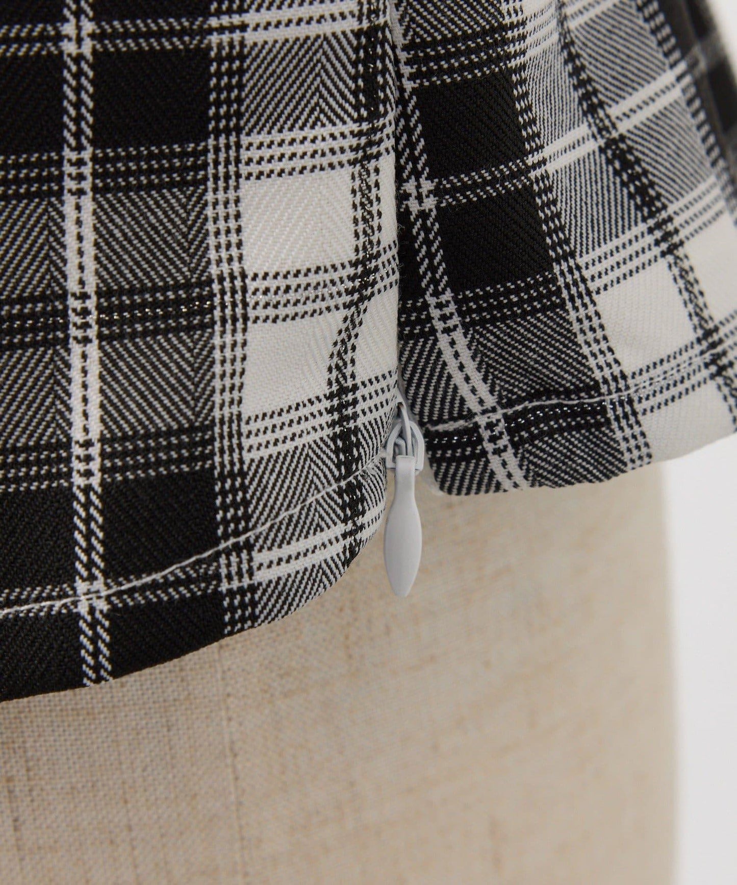 肩部亮飾蝴蝶結設計露肩上衣