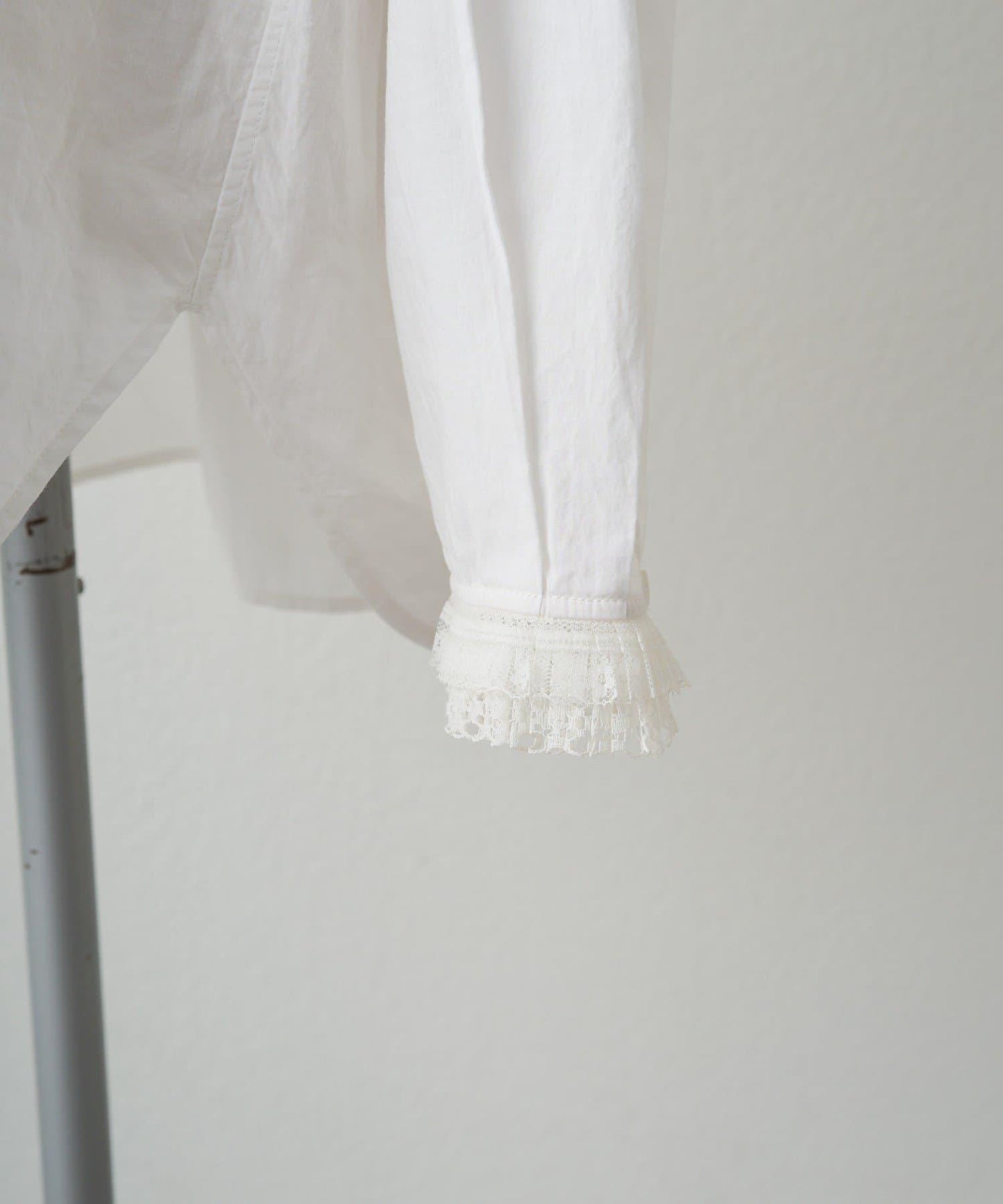 領口袖部褶皺蕾絲襯衫