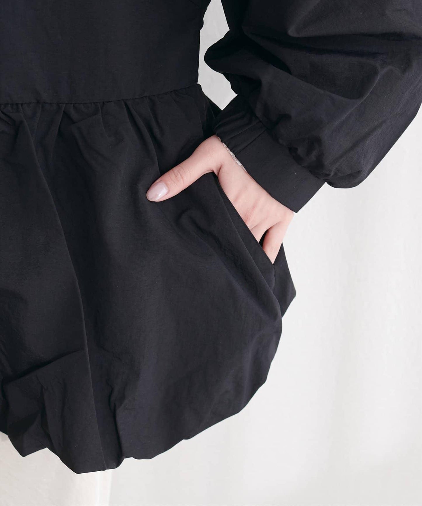 皺感尼龍泡泡廓形荷葉下襬連帽外套