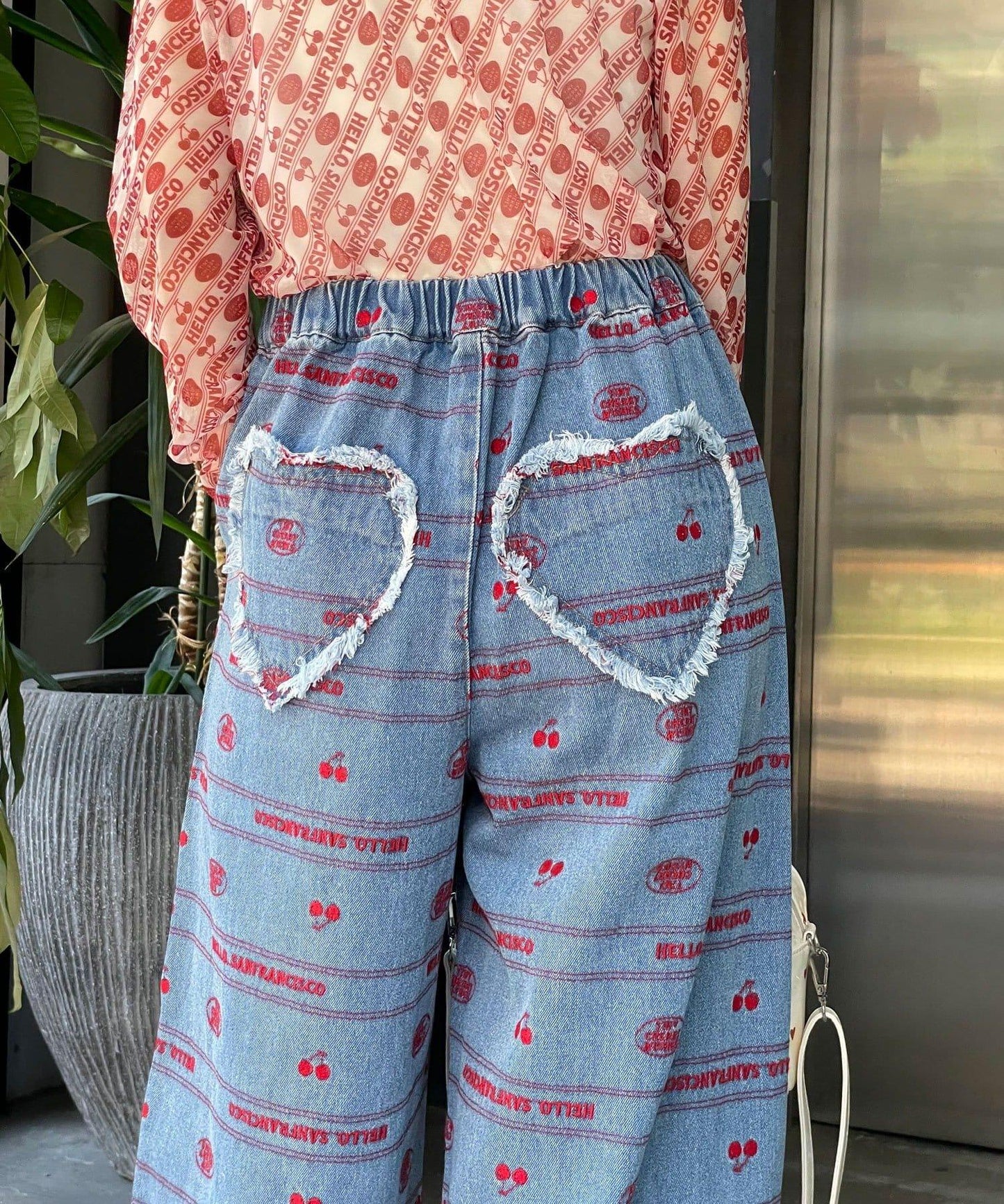 下襬荷葉邊滿版刺繡寬鬆闊腿牛仔褲