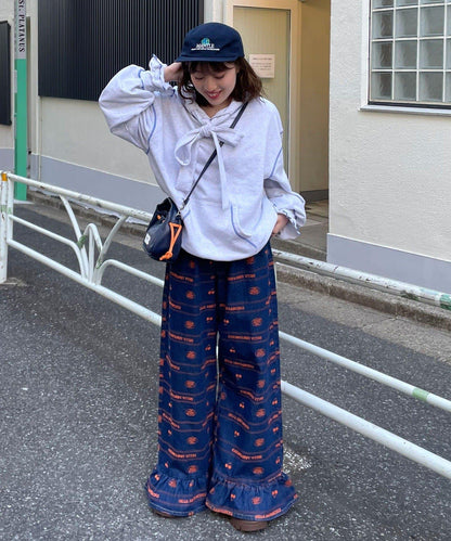 下襬荷葉邊滿版刺繡寬鬆闊腿牛仔褲