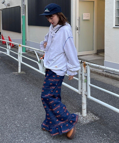 下襬荷葉邊滿版刺繡寬鬆闊腿牛仔褲