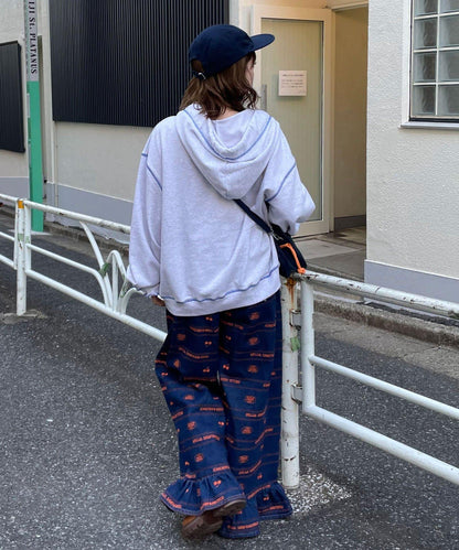 下襬荷葉邊滿版刺繡寬鬆闊腿牛仔褲