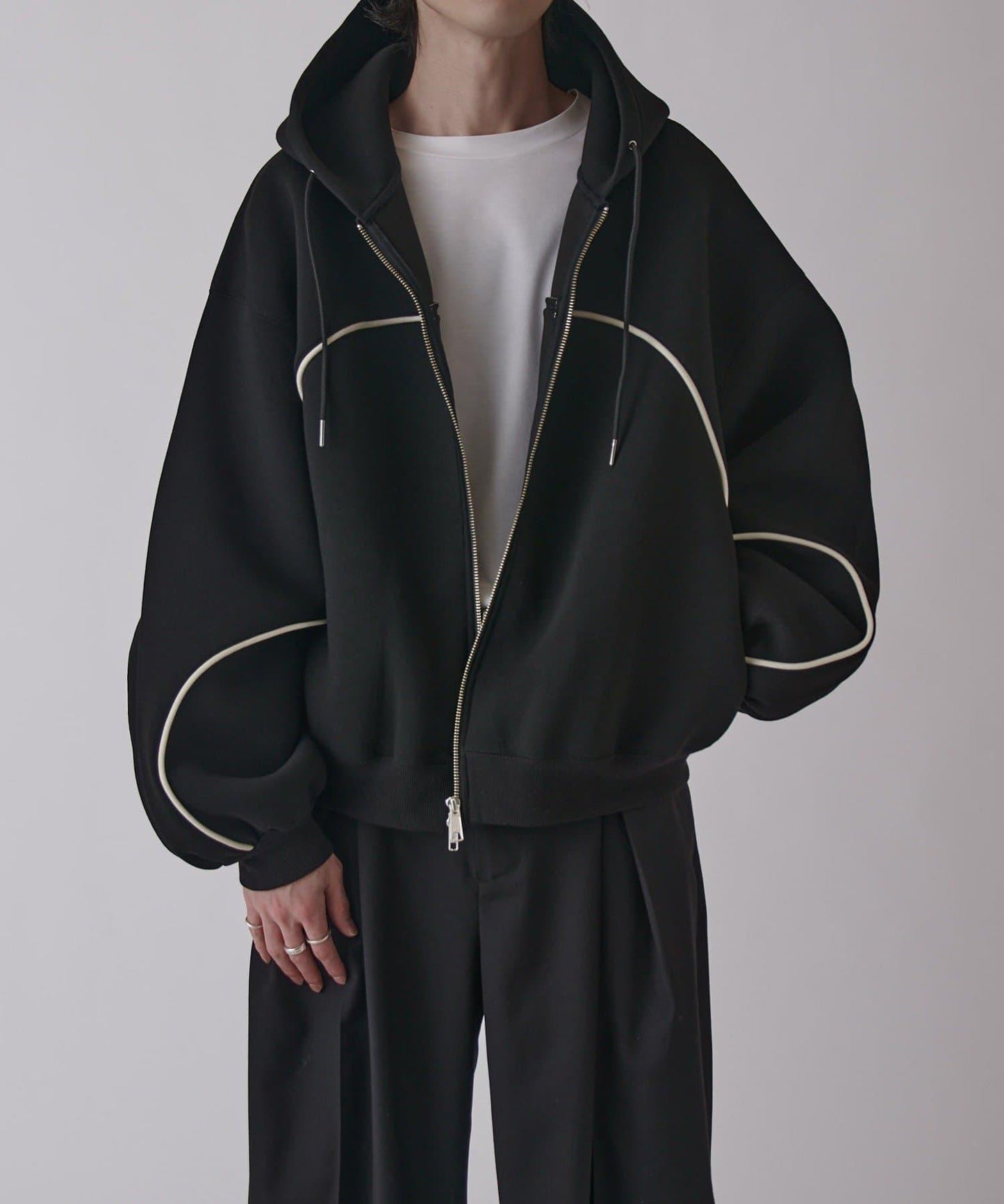 Neucon 立體滾邊拉鍊連帽衛衣