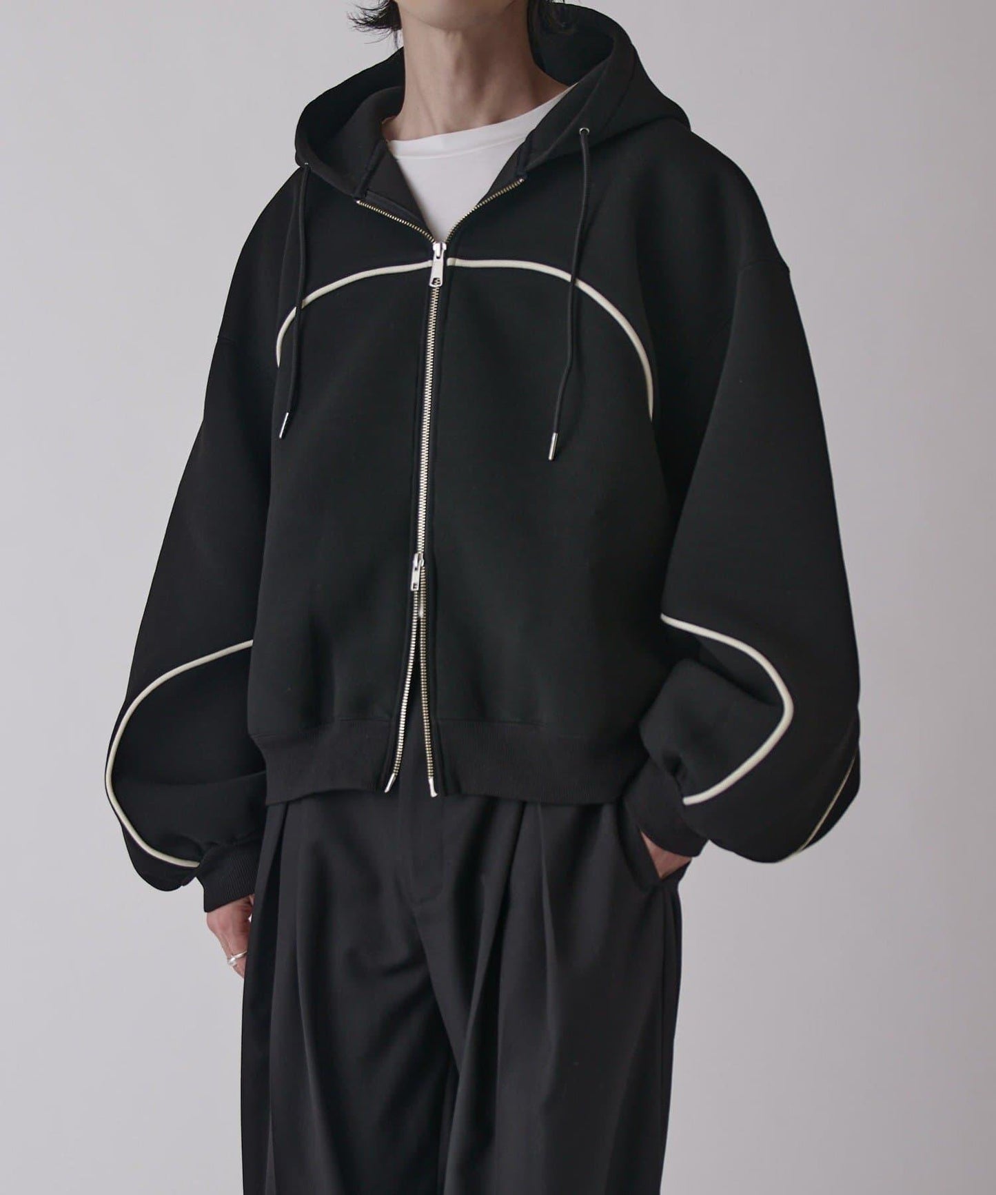 Neucon 立體滾邊拉鍊連帽衛衣