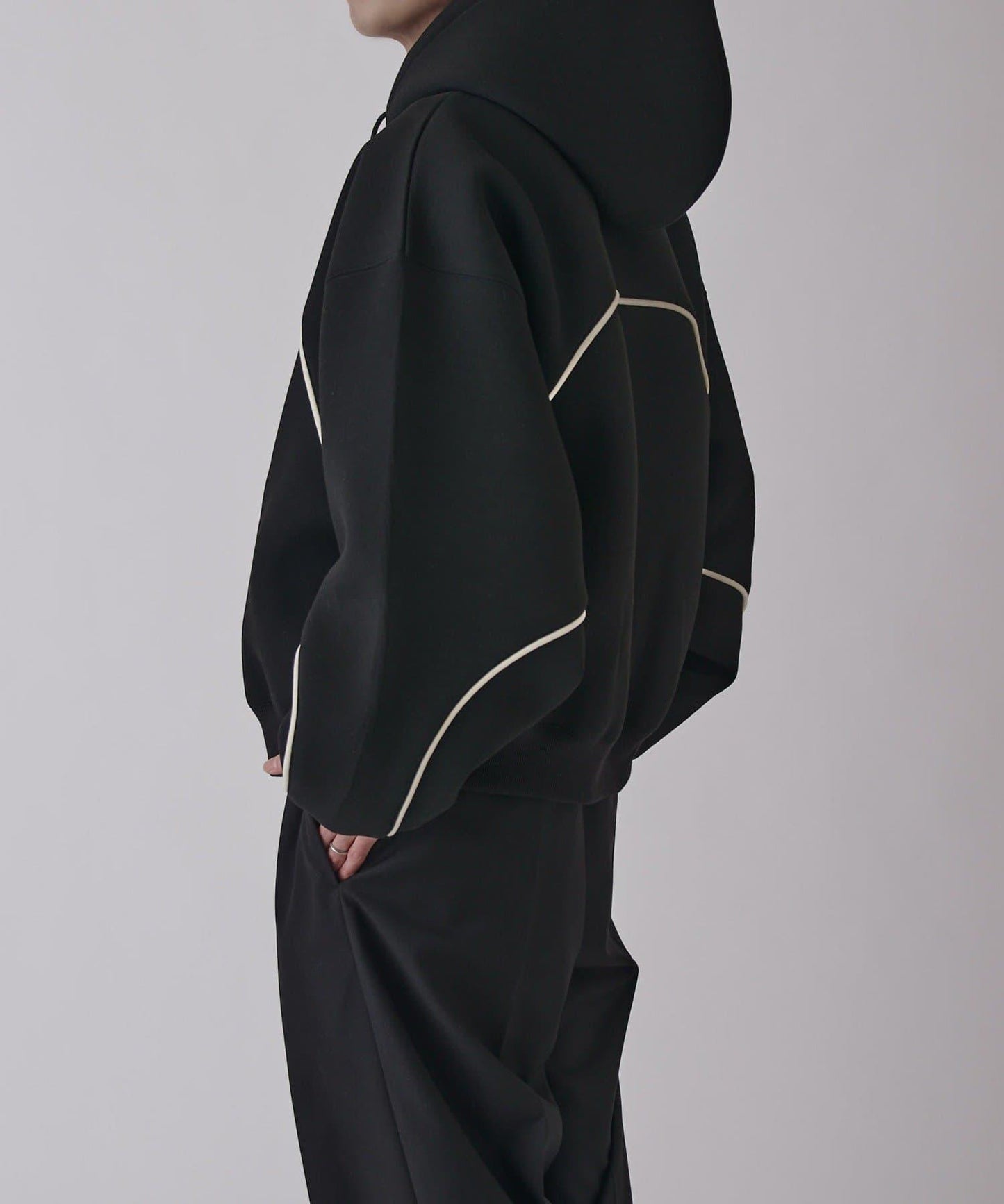 Neucon 立體滾邊拉鍊連帽衛衣