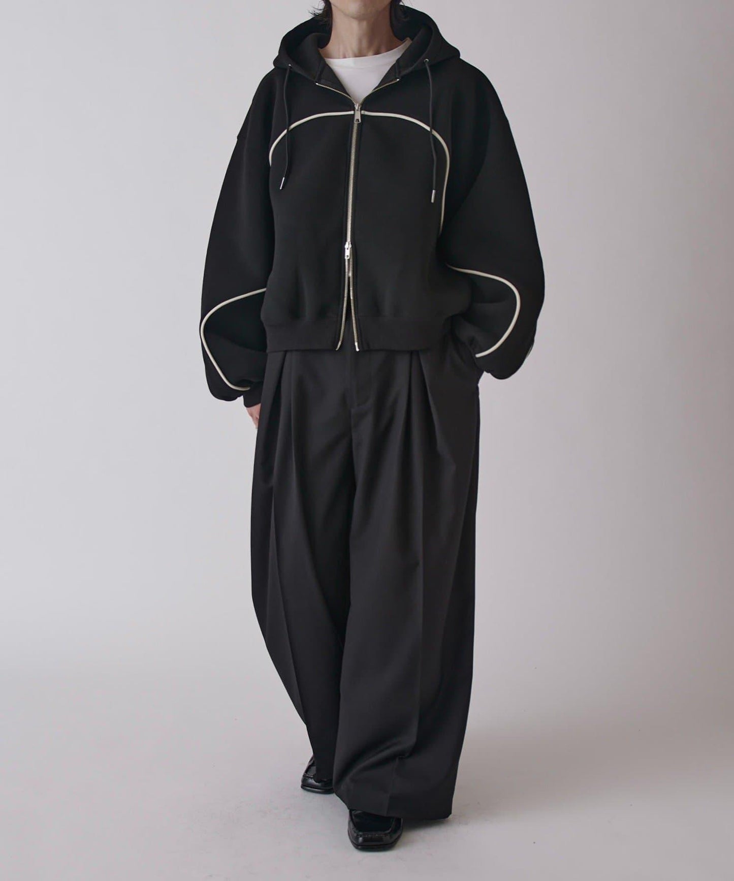 Neucon 立體滾邊拉鍊連帽衛衣