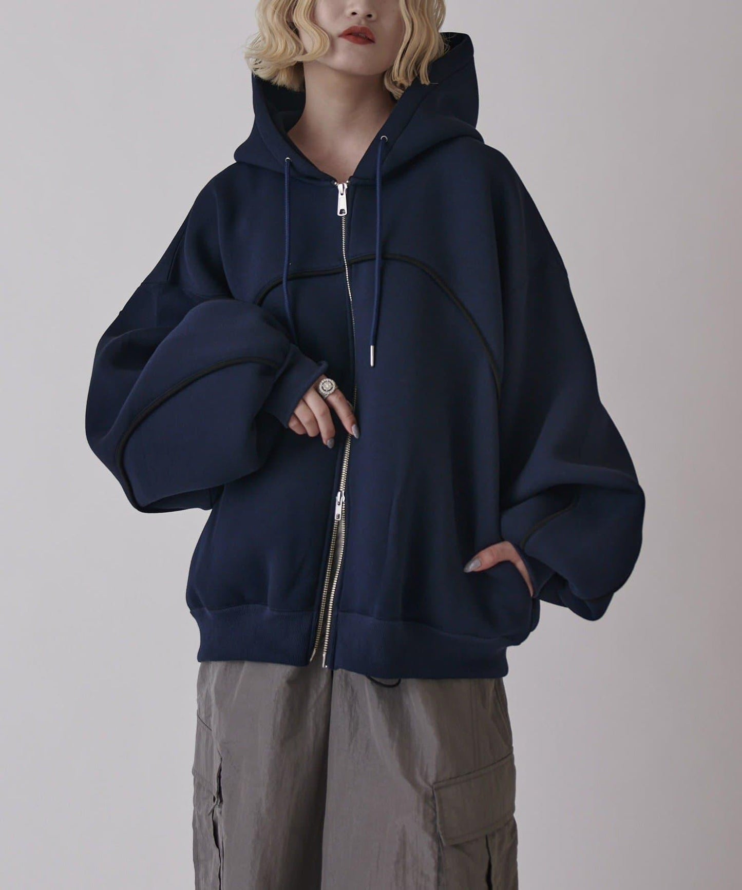 Neucon 立體滾邊拉鍊連帽衛衣