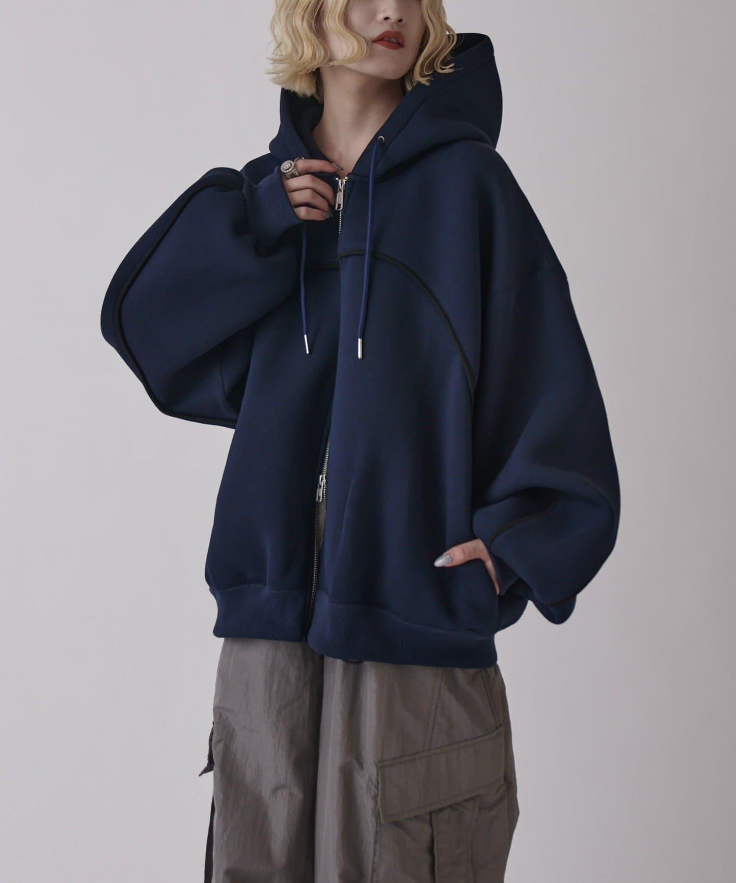 Neucon 立體滾邊拉鍊連帽衛衣