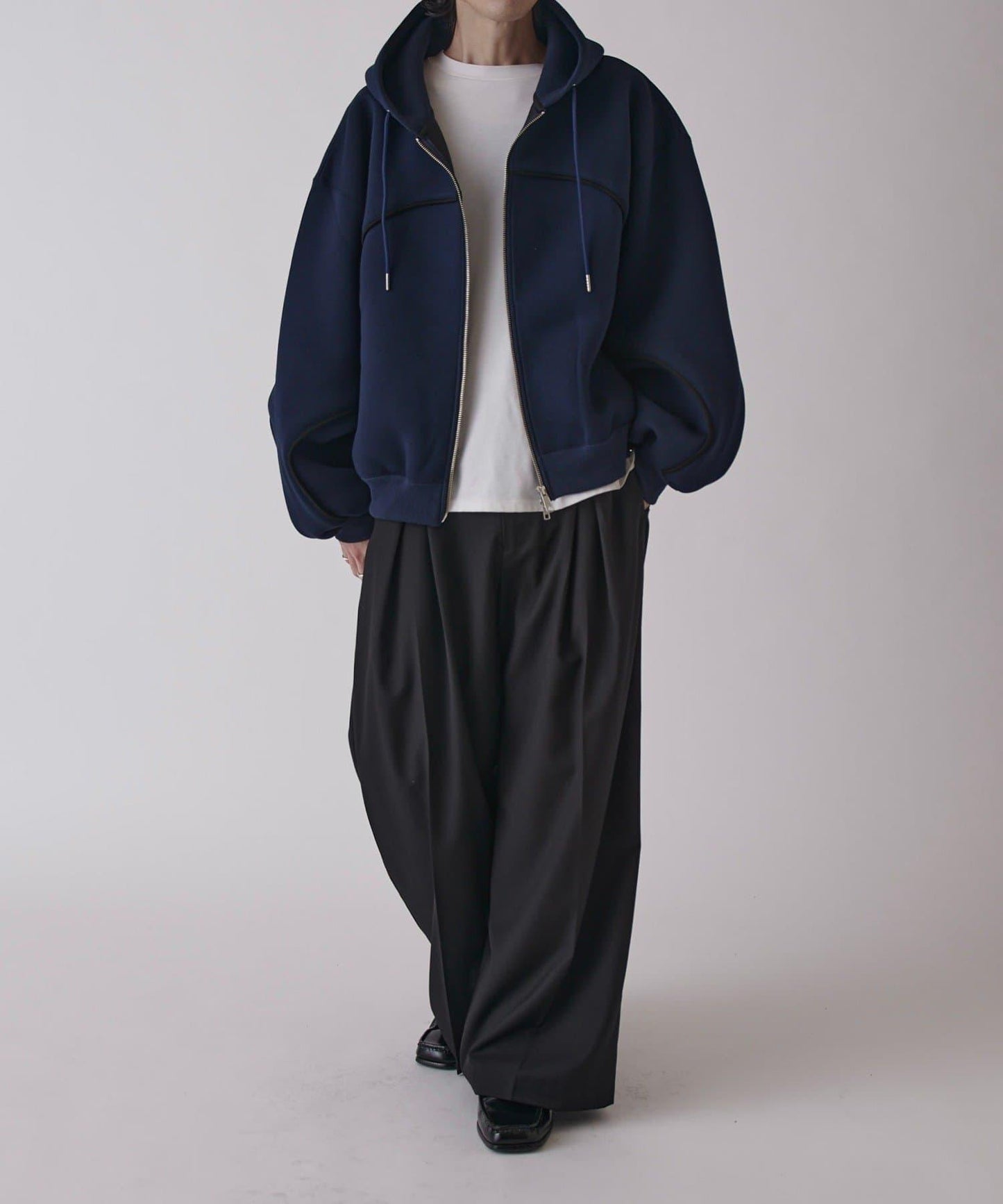 Neucon 立體滾邊拉鍊連帽衛衣